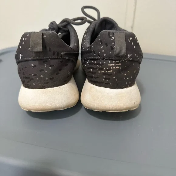 Nike Gray and White Spotted Roshe Tennis Shoes Women’s size 7.5 - Picture 3 of 8